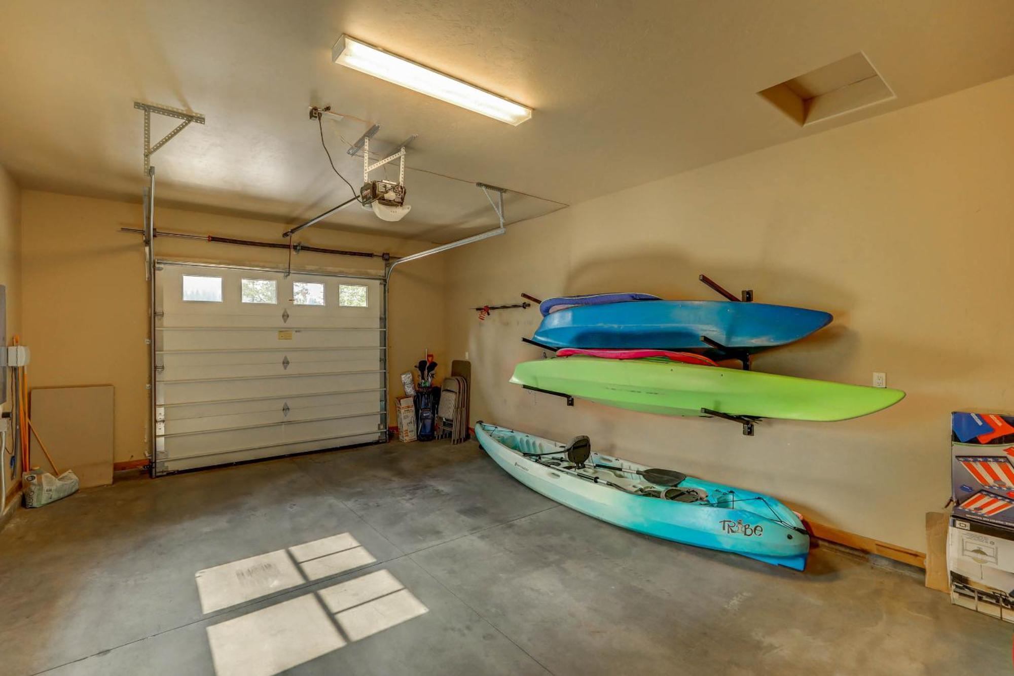 Red Tail On The River By Casago Mccall - Donerightmanagement Exterior photo