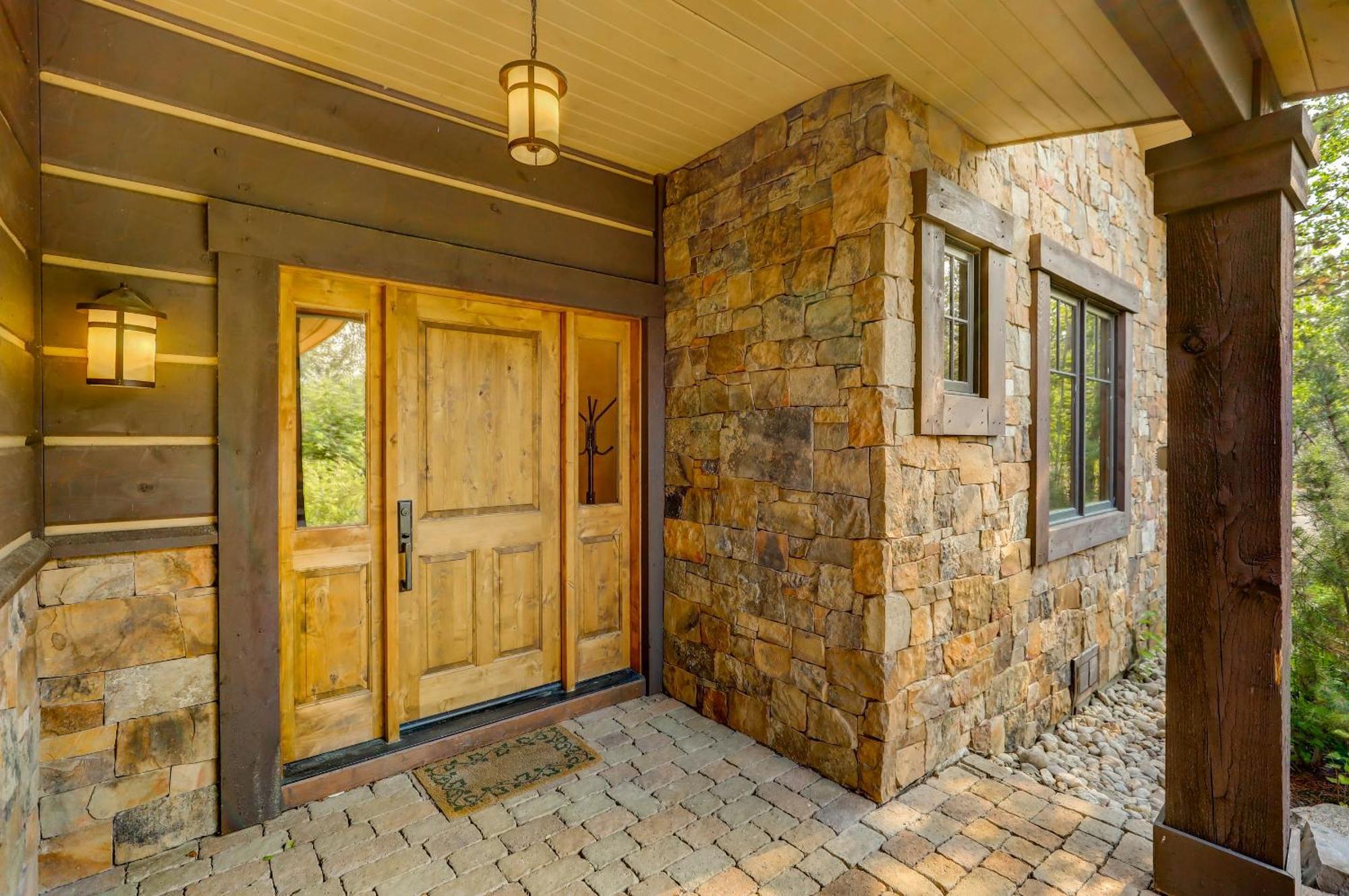 Red Tail On The River By Casago Mccall - Donerightmanagement Exterior photo