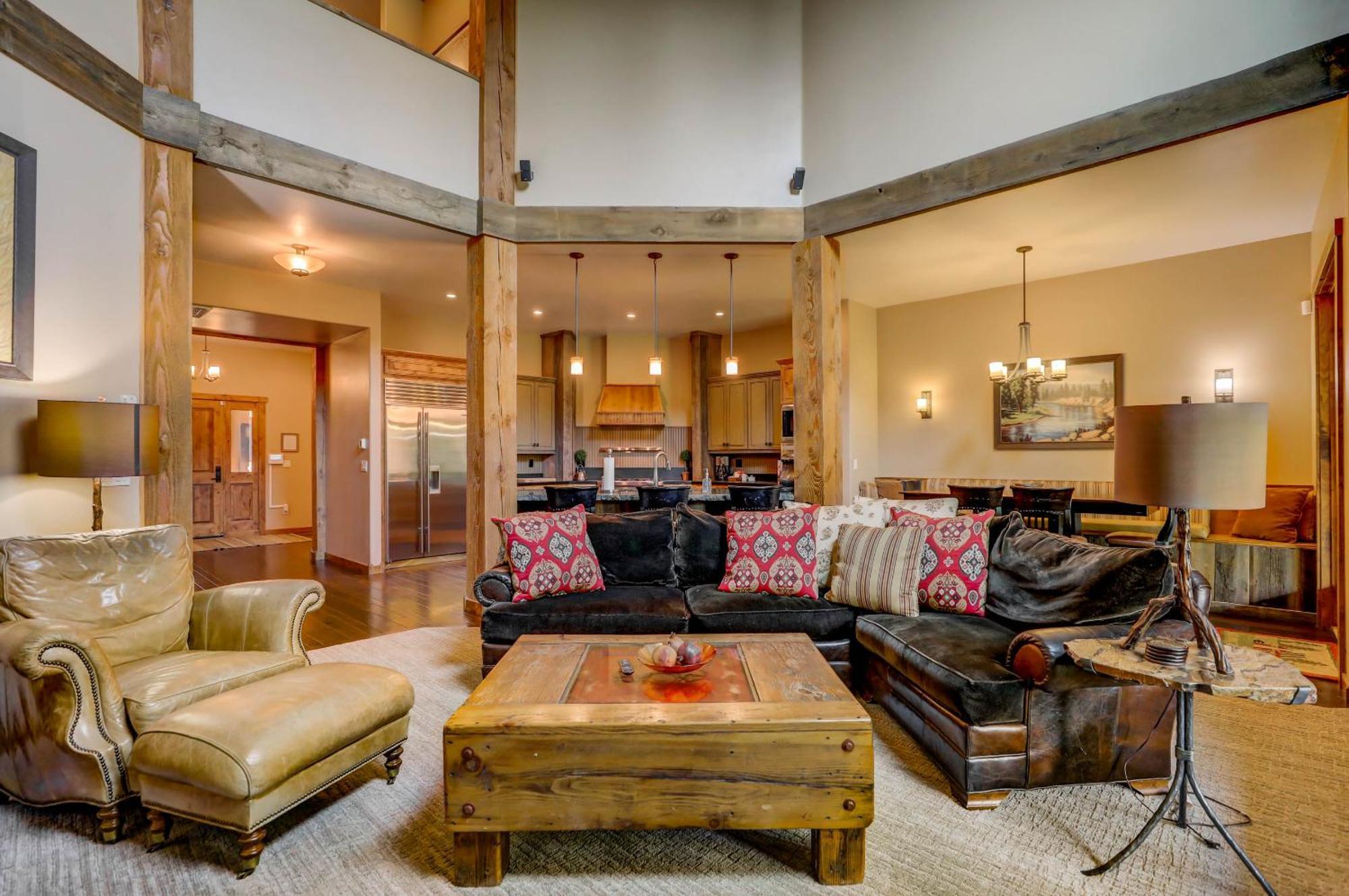 Red Tail On The River By Casago Mccall - Donerightmanagement Exterior photo