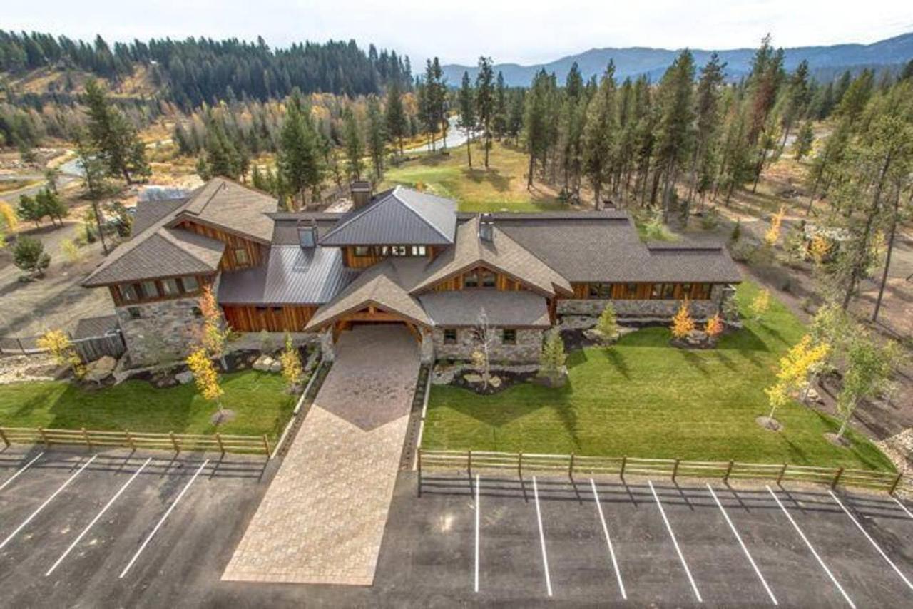 Red Tail On The River By Casago Mccall - Donerightmanagement Exterior photo